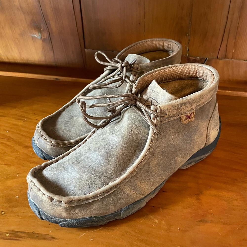 New condition twisted X shoes